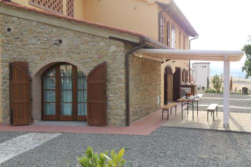 Villa Borgo del Silenzio with private pool, 5 apartments