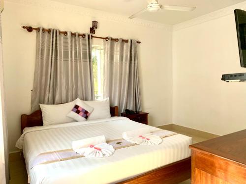Standard Double Room image 9
