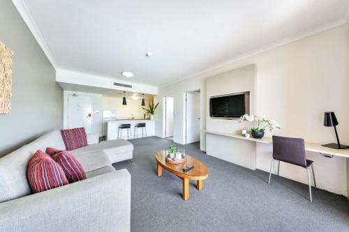 Resort Style City View King Bed Pool Balcony - Darwin