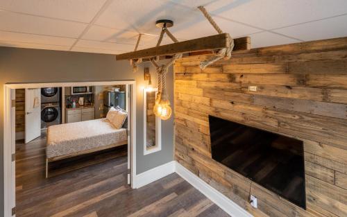 Rustic Riverfront Retreat in Harrisburg, USA