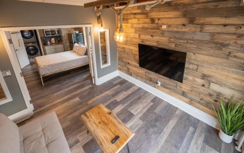 Rustic Riverfront Retreat in Harrisburg, USA