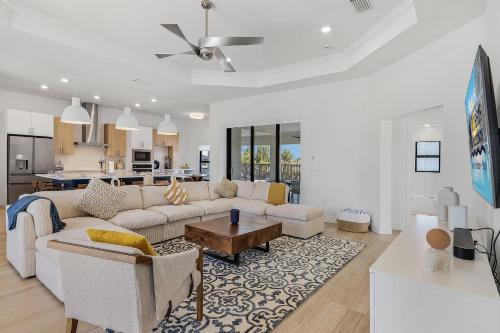 IMPECCABLE Gulf Access, Dock w/Tiki Bar, Outdoor Kitchen,AND AND AND - Villa Nautical Paradise in Matlacha (FL)