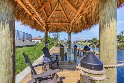 IMPECCABLE Gulf Access, Dock w/Tiki Bar, Outdoor Kitchen,AND AND AND - Villa Nautical Paradise in Matlacha (FL)