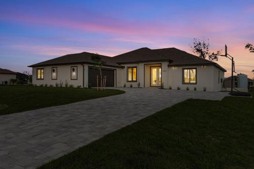 IMPECCABLE Gulf Access, Dock w/Tiki Bar, Outdoor Kitchen,AND AND AND - Villa Nautical Paradise in Matlacha (FL)