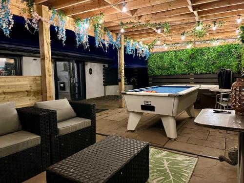 Bothy Farm Stay Sleeps 2 HotTub and Pool Table Children Welcome Ayrshire Rural Retreats in Н'ювмілнс