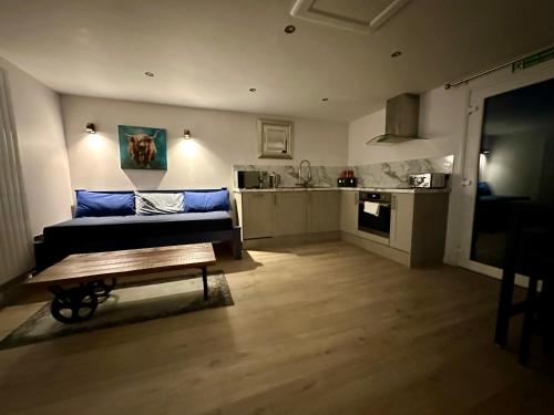 Bothy Farm Stay Sleeps 2 HotTub and Pool Table Children Welcome Ayrshire Rural Retreats in Н'ювмілнс