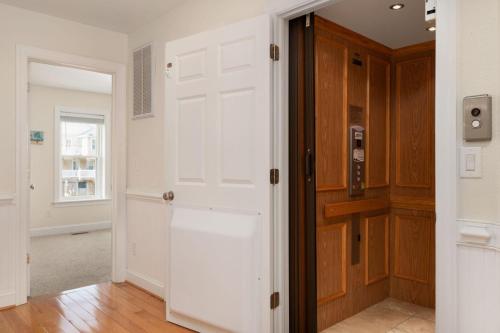 Five-Bedroom Holiday Home image 10