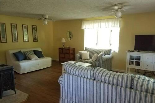 Pet Friendly Cottage in Thompsonville, USA