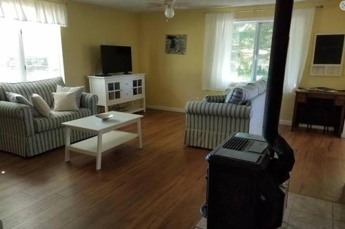 Pet Friendly Cottage in Thompsonville, USA