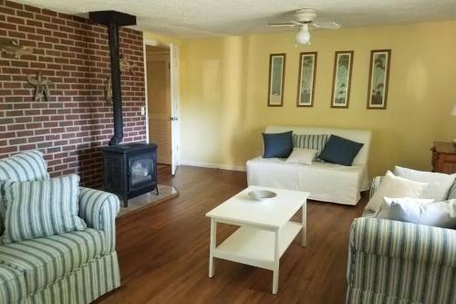 Pet Friendly Cottage in Thompsonville, USA