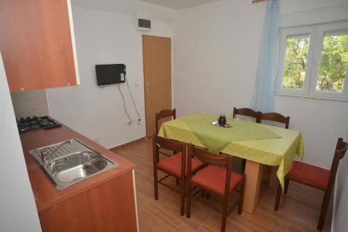  Apartments Citrus, Pension in Turanj