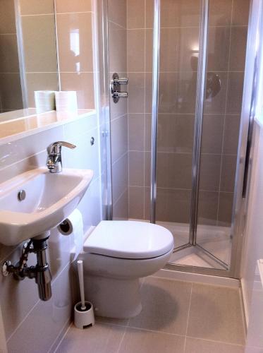 Queens Hotel - image 10