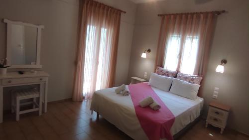 Standard Double or Twin Room image 10