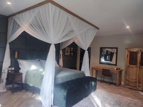 Suite with Garden View image 2