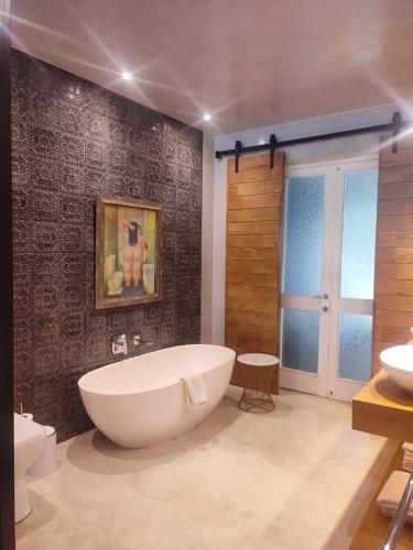 Suite with Garden View image 3