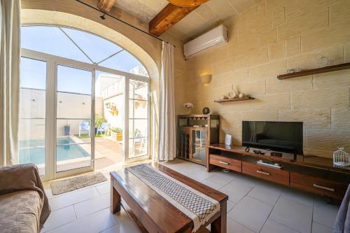 Qronfla Holiday Home with Private Pool in Island of Gozo