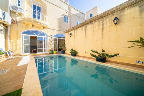 Qronfla Holiday Home with Private Pool in Island of Gozo