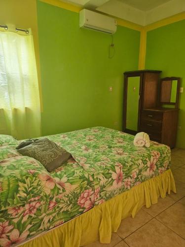 Fish Tobago Guesthouse or Joy and Brandon Guesthouse in Буккоо
