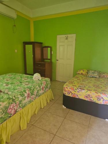 Fish Tobago Guesthouse or Joy and Brandon Guesthouse in Буккоо