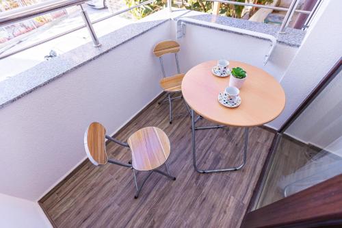 Зручності, Topalov in Санданскі