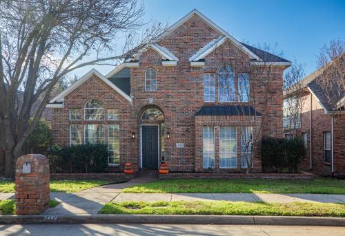 Elegant Executive Escape 3800 sqft 5 bedroom home in Dallas, USA