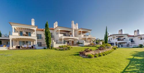 Entrance, Dunas Douradas Beach Club in Almancil