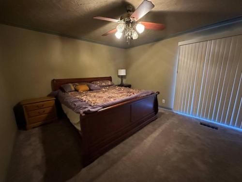 B&B Tulsa - 4 Bedroom Peaceful, and Spacious House - Bed and Breakfast Tulsa