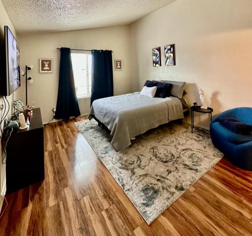 Cozy remodeled-condo near TUC Airport & Downtown