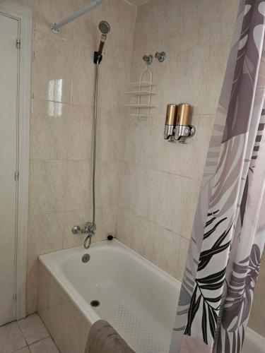 Apartamento en Mijas con Terraza, capacidad para 5 personas con piscina de temporada, Malaga (zdjęcie 10)