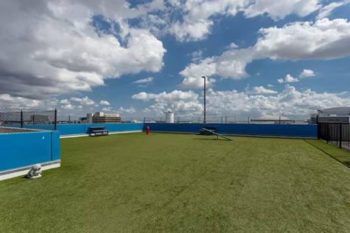 Chic 1Br Near NRG Pool Wi-Fi Free Parking in Houston, USA