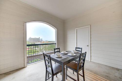 Chic 1Br Near NRG Pool Wi-Fi Free Parking in Houston, USA