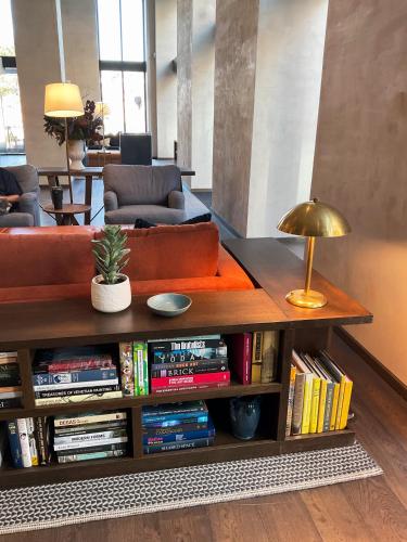 Utvendig, The Study at Johns Hopkins in Charles Village