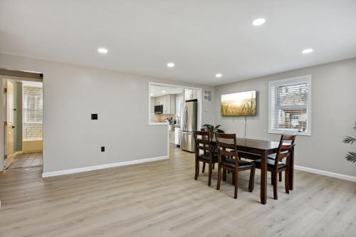 Luxury 3 BR Single Family Home - Half acre lot in Herndon, USA