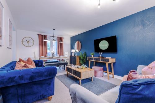 Luxury 4-bedroom Stoke Home Sleeps 10 by PureStay