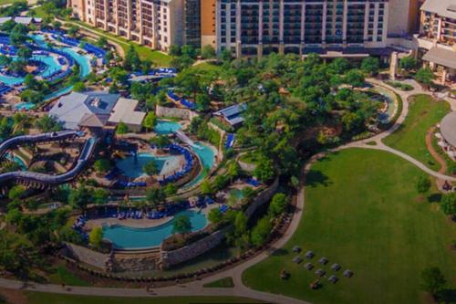 Rustic Residential Home by JW Marriott & TPC Golf in San Antonio, USA