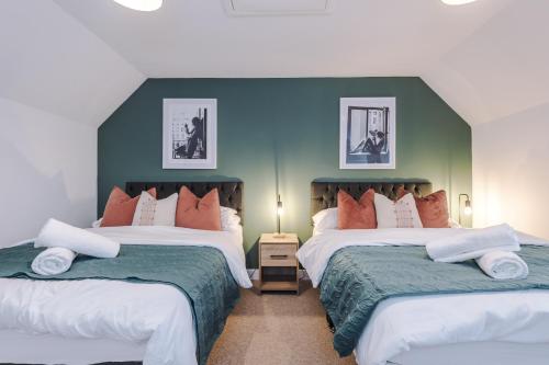 Beautiful Stoke Home Sleeps 10 by PureStay Short Lets - Stoke on Trent