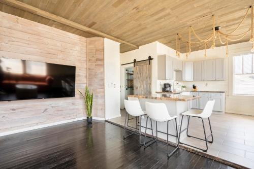Pet-Friendly Penthouse near Beach & Nightlife in Galveston, USA