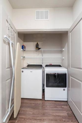 Charming 2BR Oasis only 5mi to DWTN in Austin, USA
