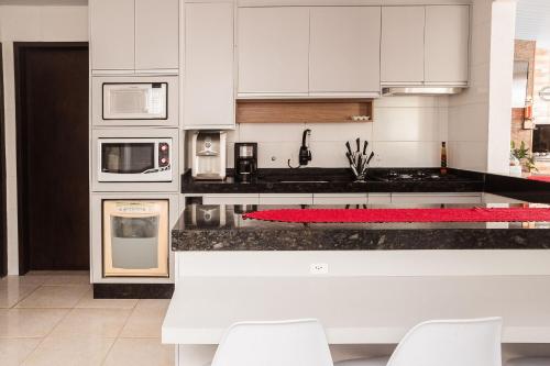 Kitchen, Refugio na Praia do Campeche com Piscina Privativa in Morro das Pedras