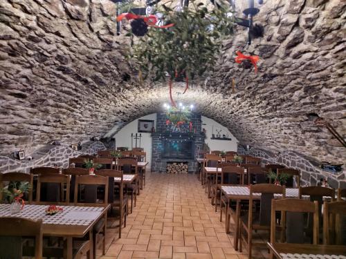 . Pivnica a Penzion pri studni