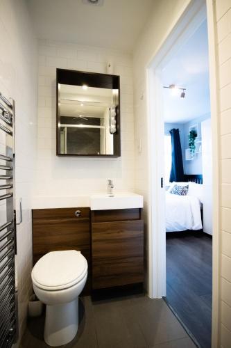 Dunstable Rd Modern Ensuites by Pioneer Living