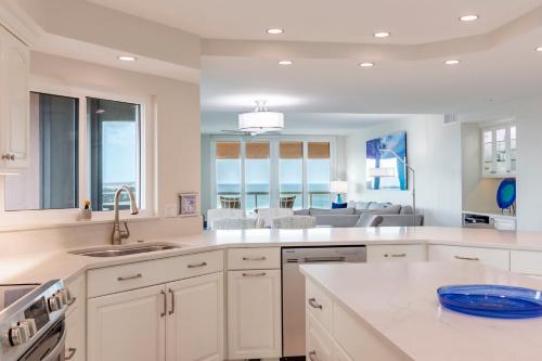 Steps to Beach & Pool - Resort Amenities Galore! in Clearwater Beach, USA