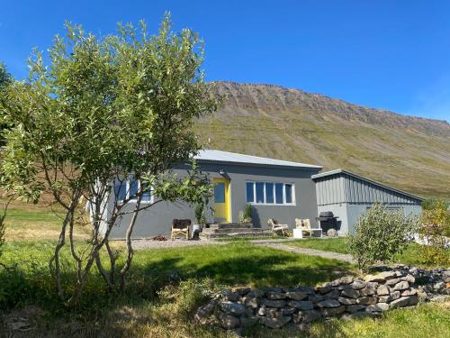 Viesnīcas āriene, Sea, fjord & mountain view house in Sudavik