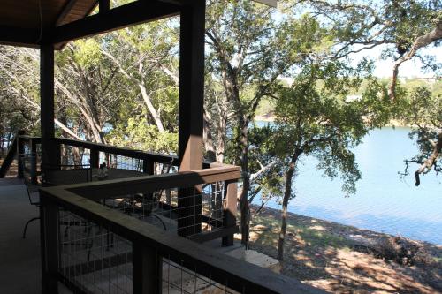 Longview Cabin thumb 2