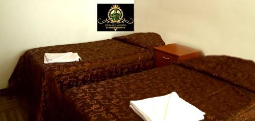 2 twin beds