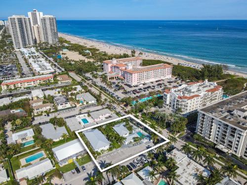 Exterior view, Sunshine shores boutique apartments in Palm Beach (FL)