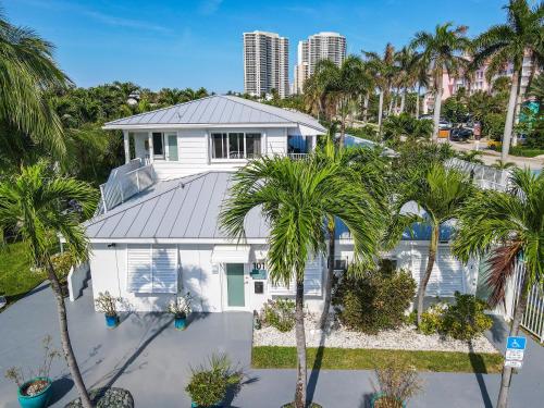 Exterior view, Sunshine shores boutique apartments in Palm Beach (FL)