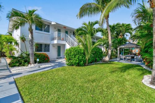 Exterior view, Sunshine shores boutique apartments in Palm Beach (FL)