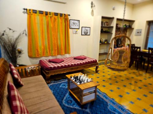 A Chettinad villa in Coimbatore on the way to Adiyogi and nearer to Maruthamalai in วดาวัลลี