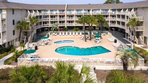 Exterior view, Breakers 220 Oceanfront Condo, Direct Beach Access, Heated Pool, Elevator, Renovated, Coligny Beach, in Hilton Head Island (SC)